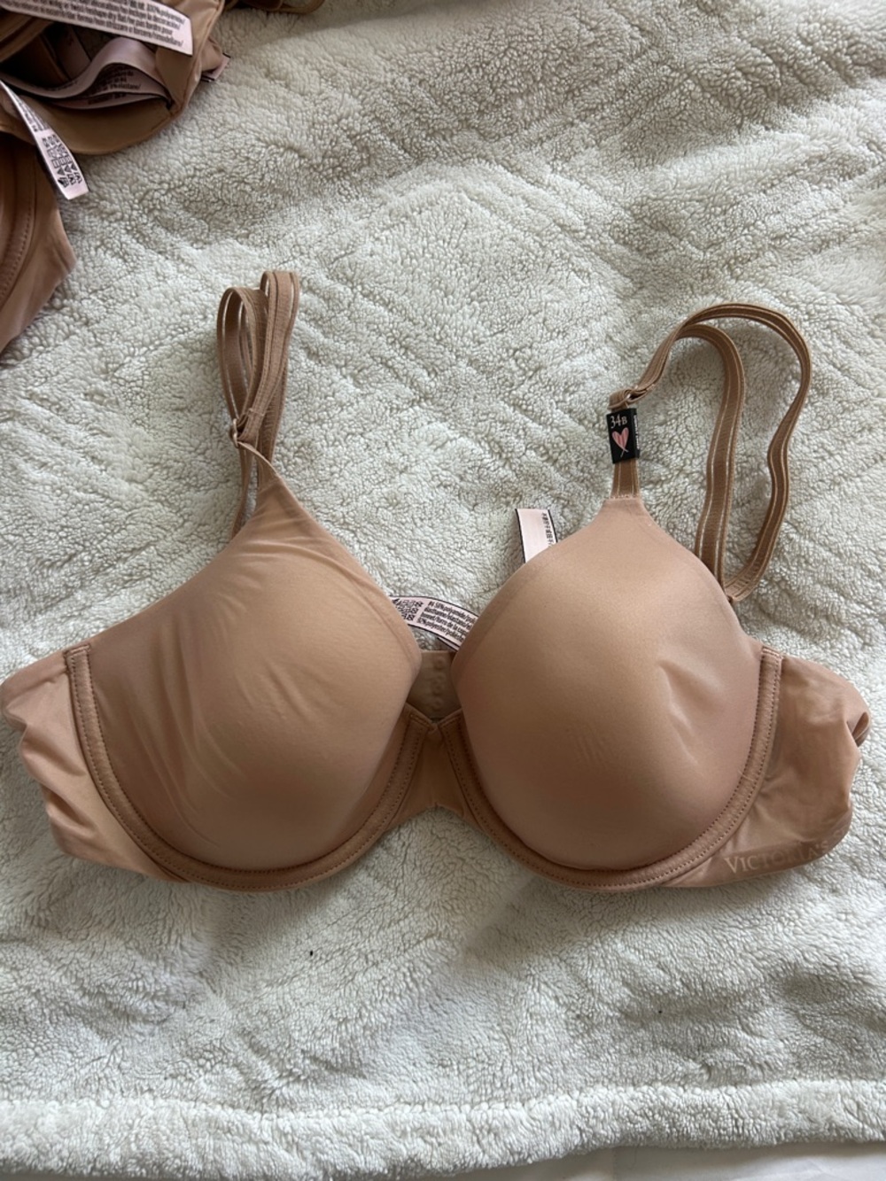 Victorias Secret. lined perfect coverage bra.